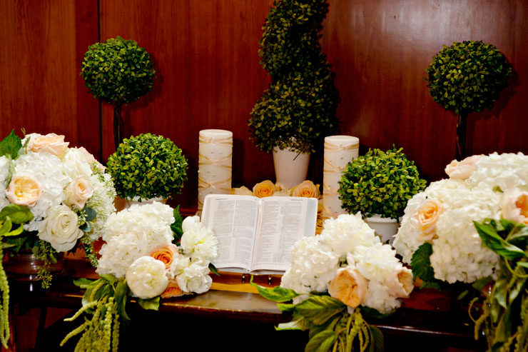 Floral ceremony decor