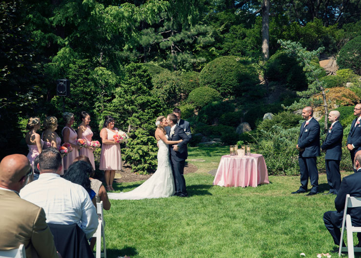 The Kiss: Botanical Gardens wedding ceremony