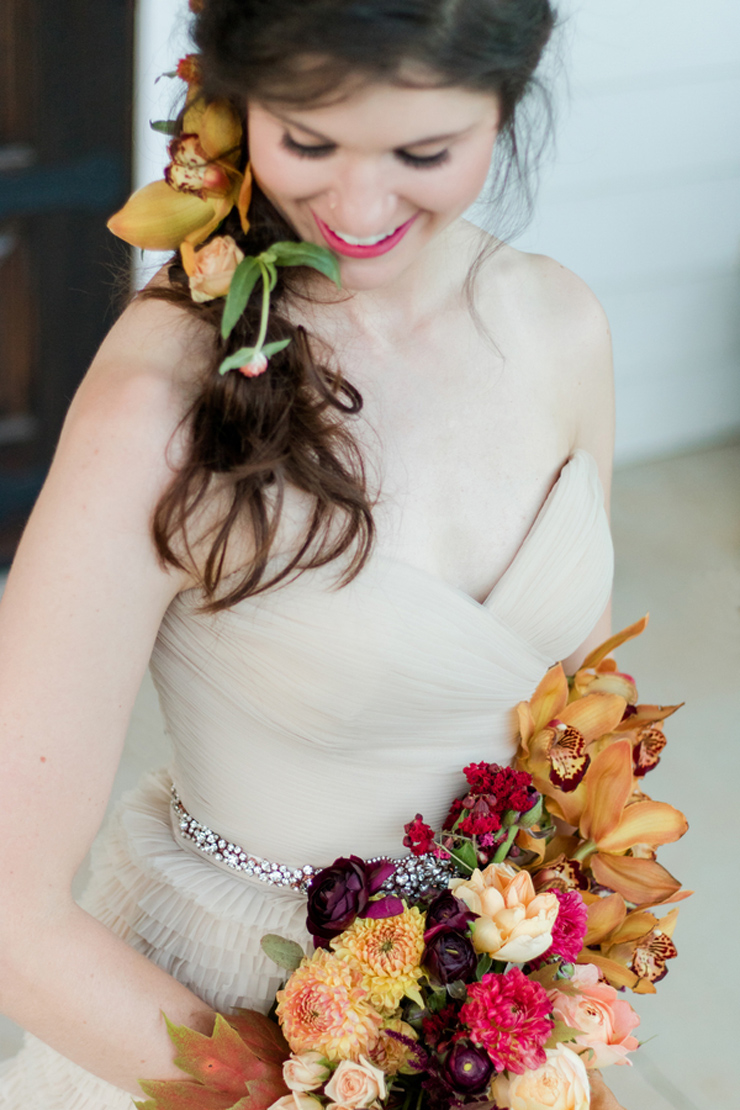 A Whimsical Autumn Green and Coral Wedding Shoot