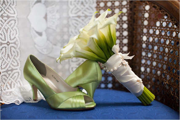 green wedding shoes and wedding bouquet--photo by Deborah Zoe Photography