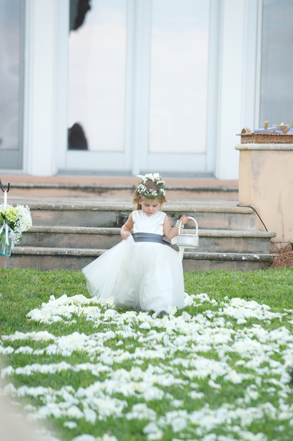 flower girl in outdoor wedding- Donna Von Bruening Photography